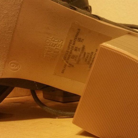 CANYON RIVER OLIVE GREEN STACK HEELS NEW 9 $20. - Picture 6 of 6